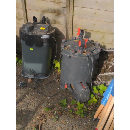 21 - 2x water pumps inc. Aqua One Aquis 2450UV-C & Fluval FX5