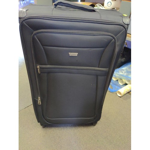 224 - Aerolite large suitcase with 360 castors. Height 80cm