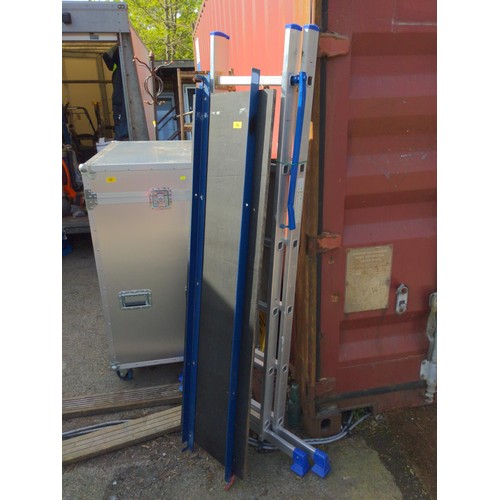 34 - Aluminium decorators ladder/platform