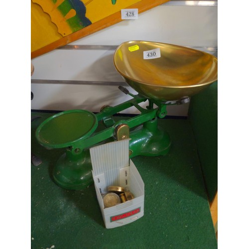 430 - Set of green Weylux prince kitchen scales and small amount of weights. L29 cm