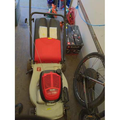 43 - Honda OHC 135cc petrol lawn mower. Full working order, includes manual. Good clean condition.