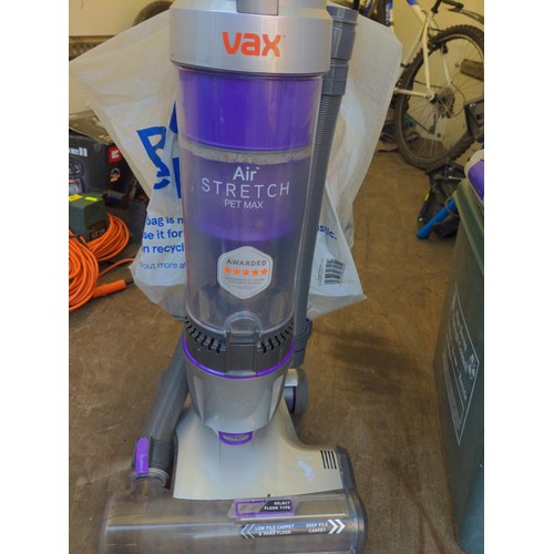 49 - Vax Air Stretch Pet Max vacuum cleaner