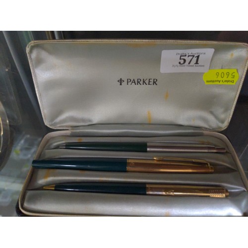 571 - Rolled gold Parker fountain pen with a 14ct gold nib, with box