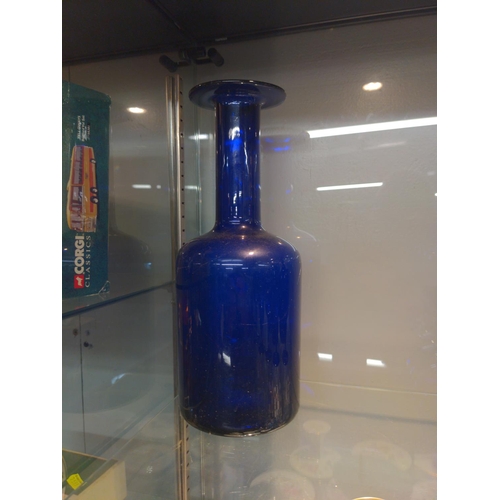 638 - Coloured glass, Medina vase 12 cm, two blue glass jug and vase H 31 cm