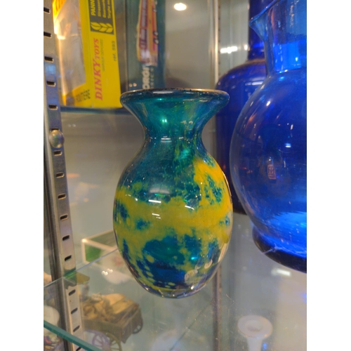 638 - Coloured glass, Medina vase 12 cm, two blue glass jug and vase H 31 cm