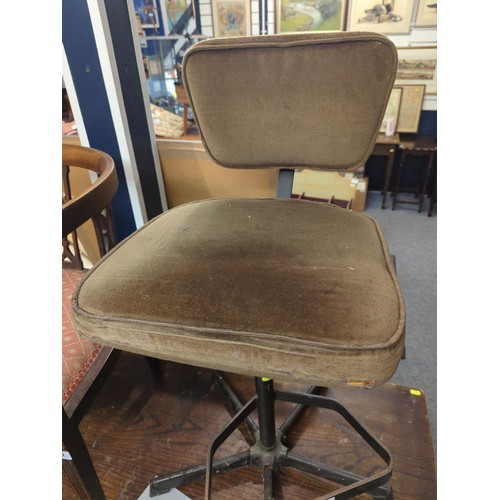 838 - Verco vintage adjustable height technicians stool with cast base 