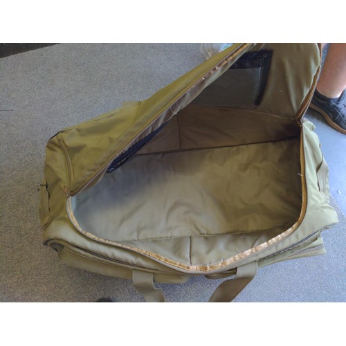 321 - Showbee waders (size9) + Long padded Showbee holdall on wheels. 93cm x w 33cm