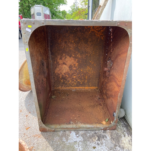 83A - Very large galvanised tank. W118 D86 H90 approximately 