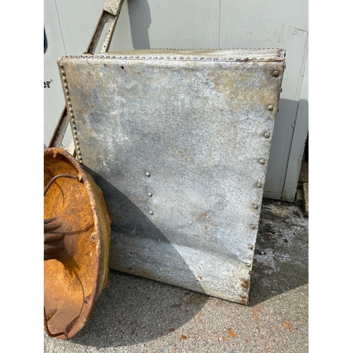 83A - Very large galvanised tank. W118 D86 H90 approximately 