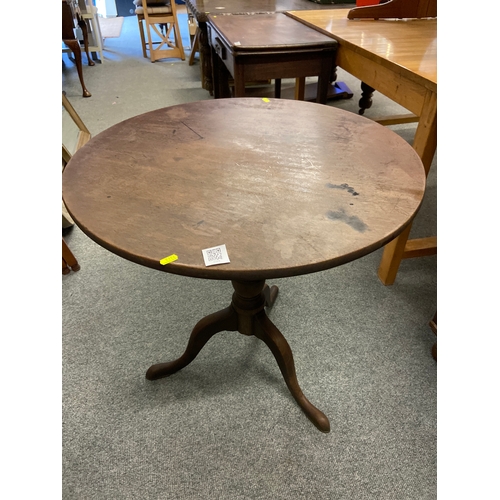 829 - Centre turned pedestal style round occasional table. Dia 72 H 72 cm