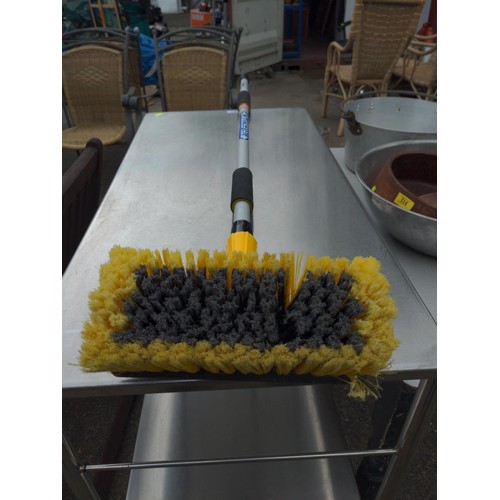 111 - Telescopic hosepipe cleaning brush