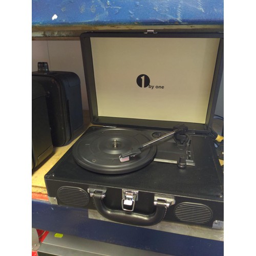 158 - 1 by One 3-speed record player