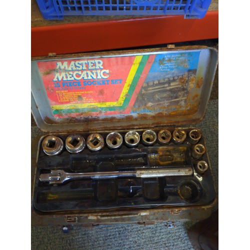 230 - 2 socket sets, chisels, planes etc