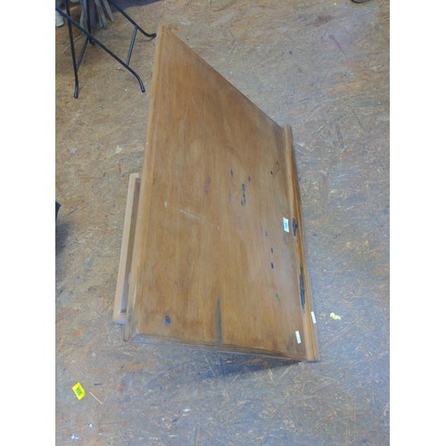 249 - Wooden desk top easel