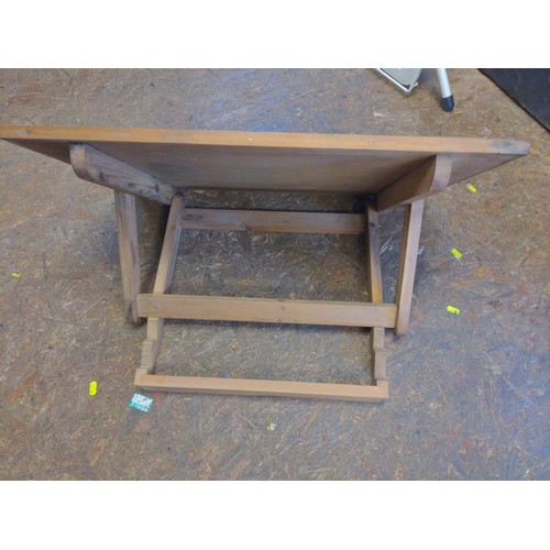 249 - Wooden desk top easel