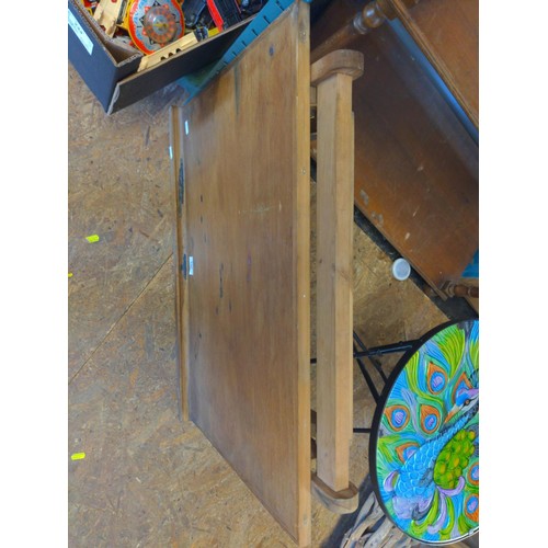 249 - Wooden desk top easel