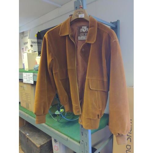 269 - Italian suede Camoscio jacket. Appears to be a large. *** Returned as not suede & zipper broken*... 