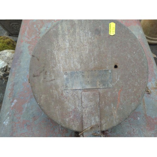 31 - Galvanised liquid storage tank with lockable top. 82cm x 47cm x H55cm