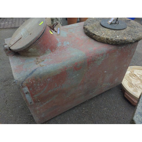 31 - Galvanised liquid storage tank with lockable top. 82cm x 47cm x H55cm