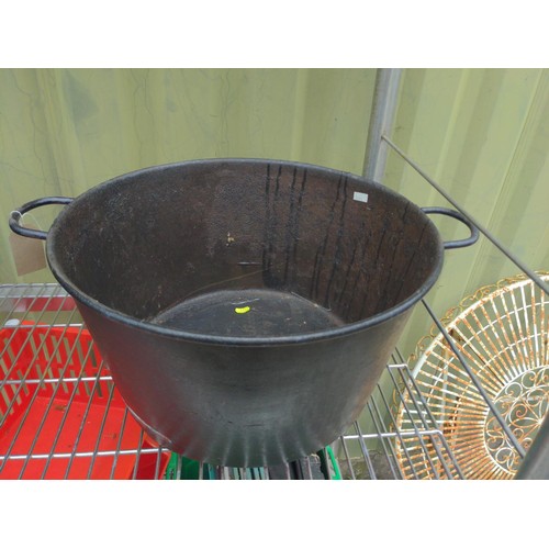 48 - Decorative preserve pan/planter. D46cm