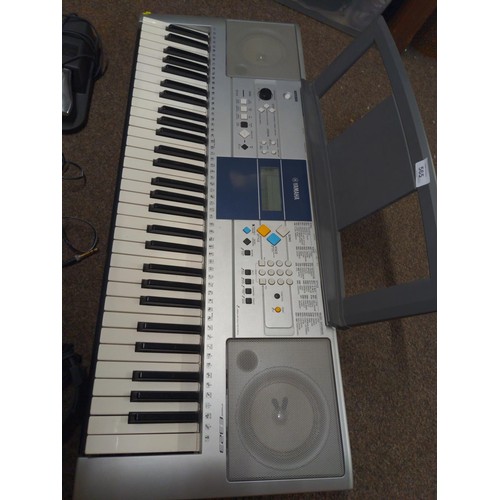 565 - Yamaha PSR-E323 keyboard with medal and Audio Technica Headphones