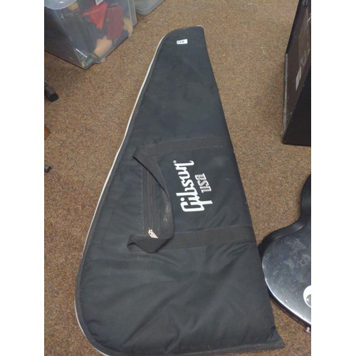 568 - Gibson soft case for guitar, plus black electric guitar in the style of a Gibson SG, along with a Fe... 