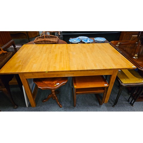 842 - Modern oak extending dining table, unextended L181 x D100. Leaf W48.5cm