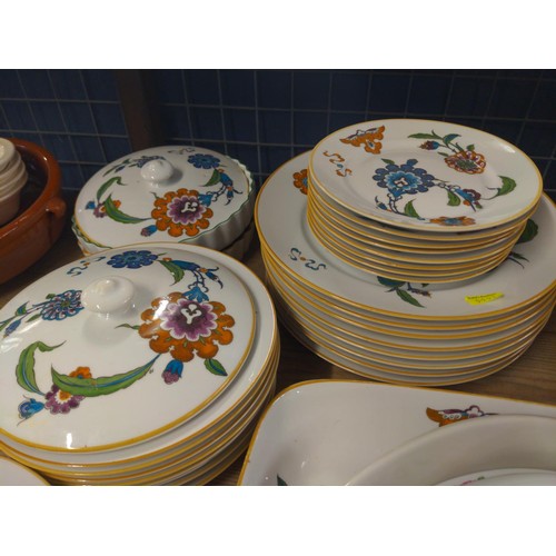 589 - Royal Worcester Palmyra Bride of the Desert dinner and tea ware inc. 8x dinner cake and side plates,... 