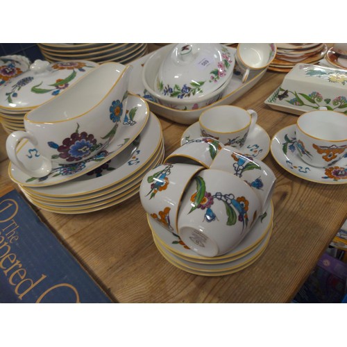 589 - Royal Worcester Palmyra Bride of the Desert dinner and tea ware inc. 8x dinner cake and side plates,... 