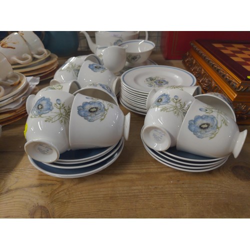 591 - Susie Cooper Glen mist tea service inc 11 cups 12 saucers and side plates, 2 cake plates, Tea pot mi... 