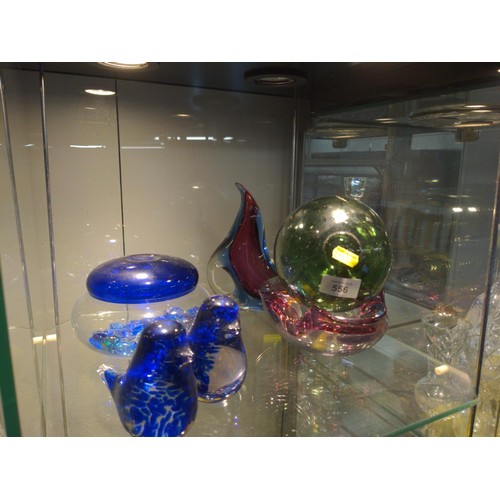 556 - Art glass on topshelf inc. Murano style