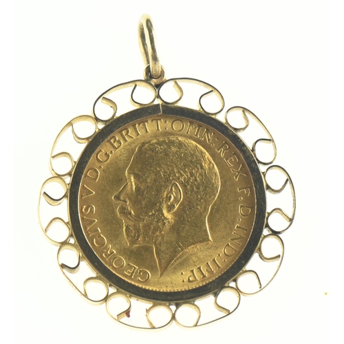 44 - 1914 George V full sovereign, in a 9ct gold pendant mount, gross weight 10.67 grams