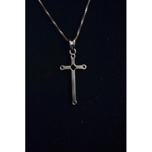 91 - 9ct gold cross pendant and 9ct gold box link neck chain, pendant length including bale 36mm, chain c... 