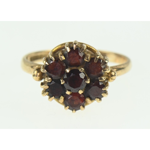 116 - 9ct gold and garnet cluster ring, size O1/2, gross weight 3.38 grams