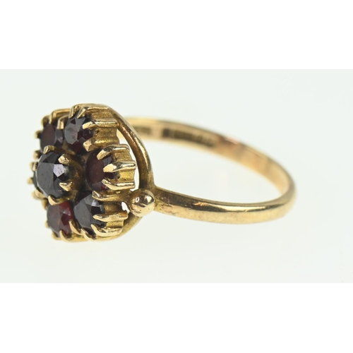 116 - 9ct gold and garnet cluster ring, size O1/2, gross weight 3.38 grams