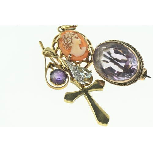 173 - 9ct gold and amethyst brooch, 9ct gold cameo pendant, 9ct gold cross pendant, yellow metal pendant s... 