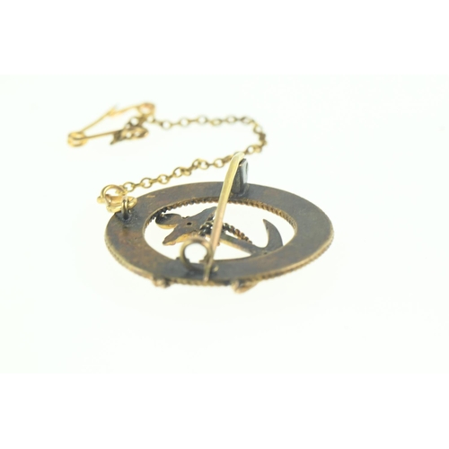 174 - Small yellow metal brooch with anchor and safety chain, diameter 27mm, gross weight 4.3 grams