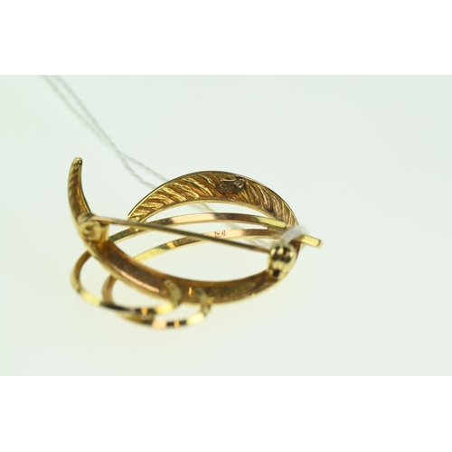 176 - 9ct gold brooch, designed as swirls, length 30mm, 3.06 grams