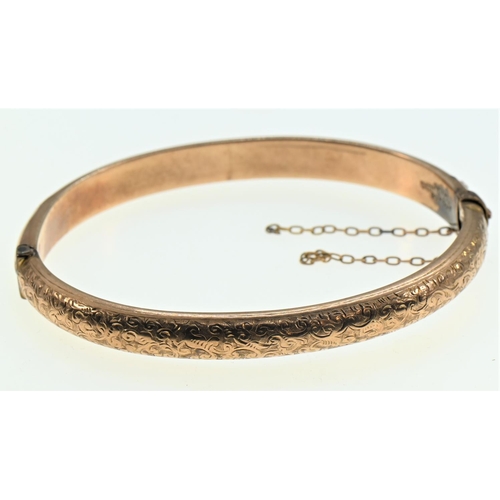 202 - 9ct gold hinged bangle, engraved scroll decoration to one side, hallmarked Chester 1900, inner width... 