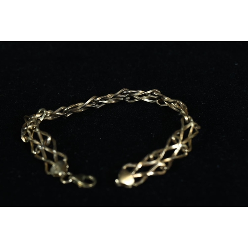 208 - 9ct gold bracelet, circumference 185mm, gross weight 4.6 grams