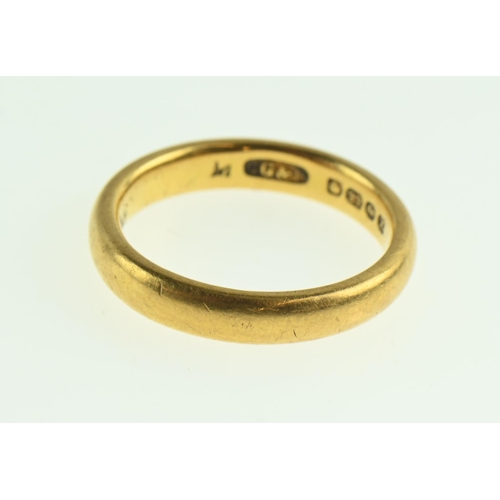 221 - 22ct gold band ring, size M, 5.68 grams