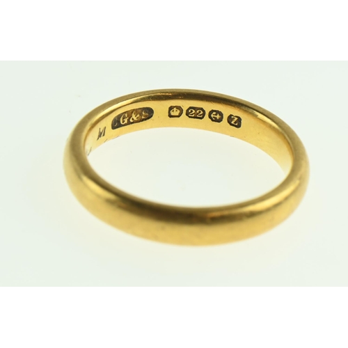 221 - 22ct gold band ring, size M, 5.68 grams