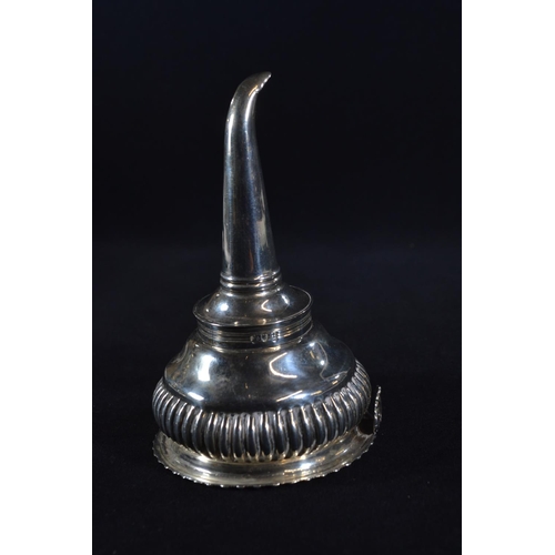 307 - George IV silver wine funnel, John, Henry & Charles Lias, London 1833, of two sections, overall ... 