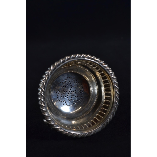 307 - George IV silver wine funnel, John, Henry & Charles Lias, London 1833, of two sections, overall ... 