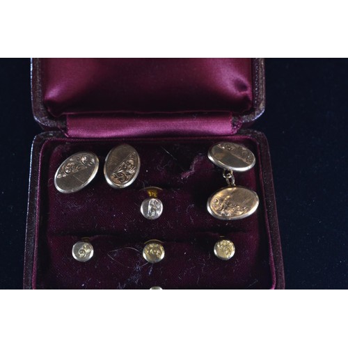 185 - 9ct gold cufflinks with four studs, gross weight 6.63 grams