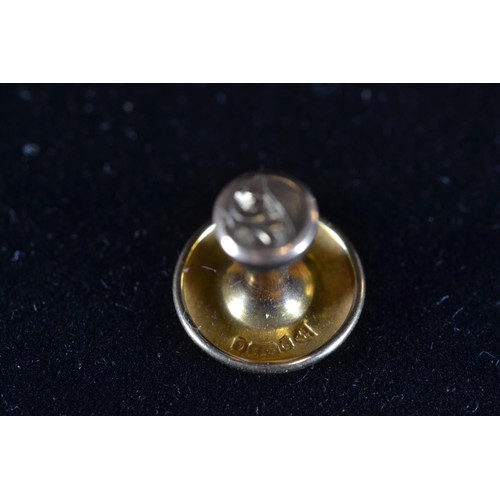 185 - 9ct gold cufflinks with four studs, gross weight 6.63 grams