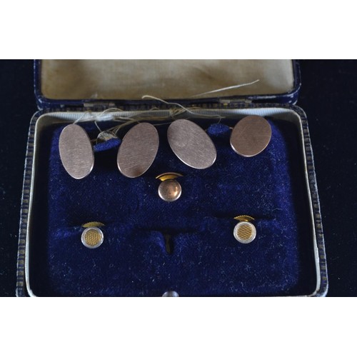 186 - Pair of 9ct gold cufflinks and stud (9g) together with a pair of 18ct gold studs (2.63g).