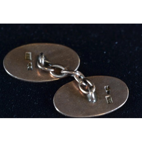 186 - Pair of 9ct gold cufflinks and stud (9g) together with a pair of 18ct gold studs (2.63g).