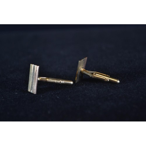 190 - 9ct tri-colour gold cufflinks and matching tie clip, gross weight 12 grams