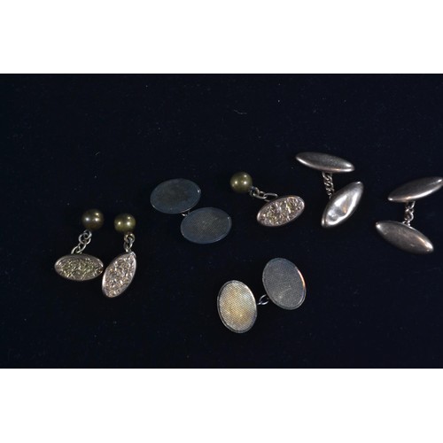 193 - 2.5 pairs of 9ct gold cufflinks and one pair with 9ct on silver gross weight 9.3g 